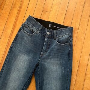 New York and Company, curvy sculpting boot cut jeans size 8